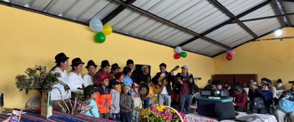 Presentación y entrega del nuevo libro multilingüe sobre medicina ancestral y etnobotánica local en la comunidad de Tingo Pucara, Cotopaxi. Jambic Yuyu Yuraguna / Hampik Yuyu Yurakuna / Hierbas y plantas que curan / Healing Herbs and Plants.